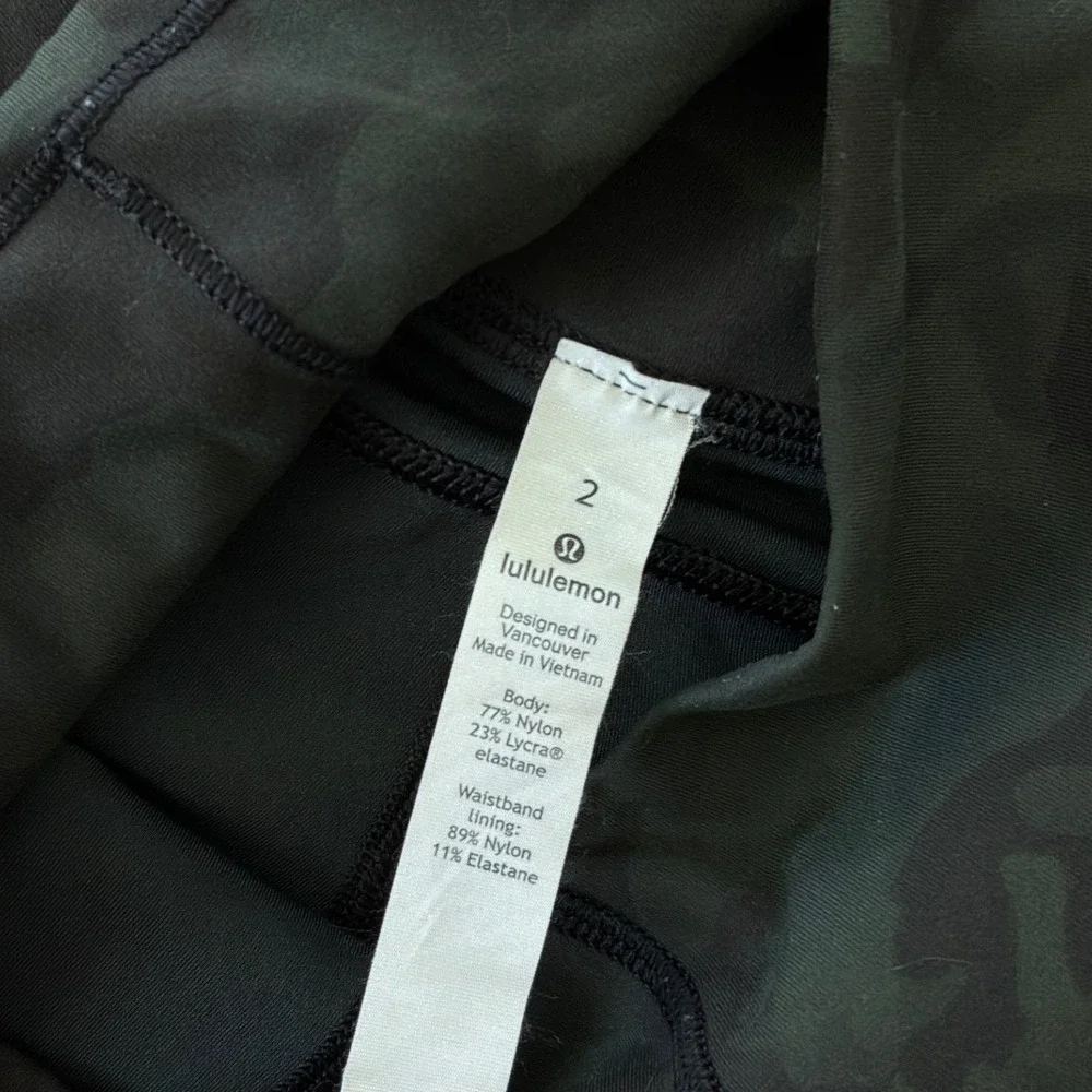 Lululemon Speed Up High Rise Short 2.5 Heritage 365 Camo Deep Coal‎ Multi Size 2